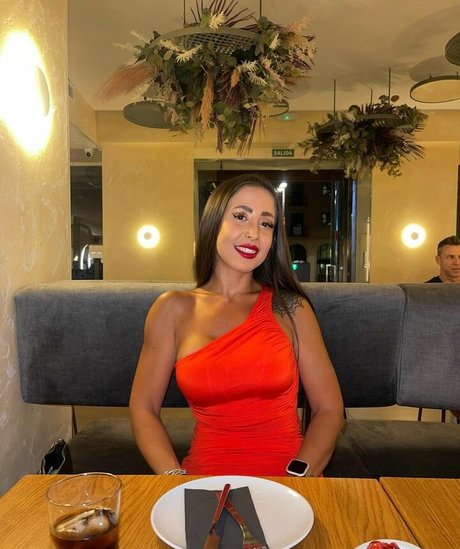 Sara Izquierdo art star photos