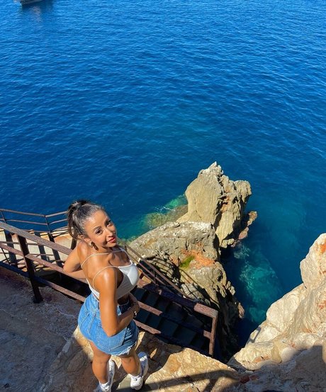 Sara Izquierdo star nice pics