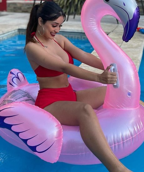 Seleneitor model naked image