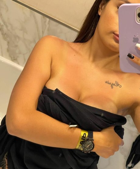 Seleneitor sexy star pics