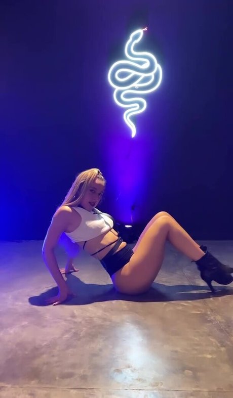 ampipenia star sexy pics