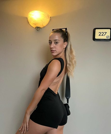 ampipenia model adult pic