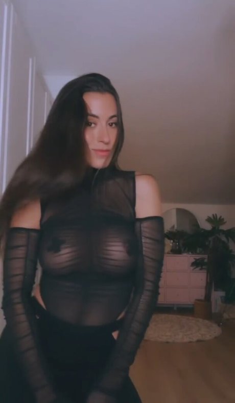 paulagonu model adult picture