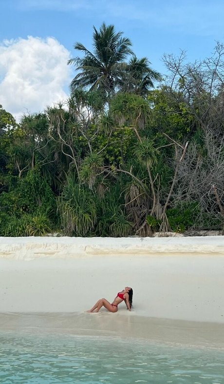 black hair onlyfans naked photo