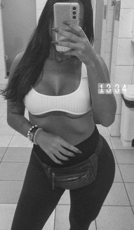 Juju Bellini top model img