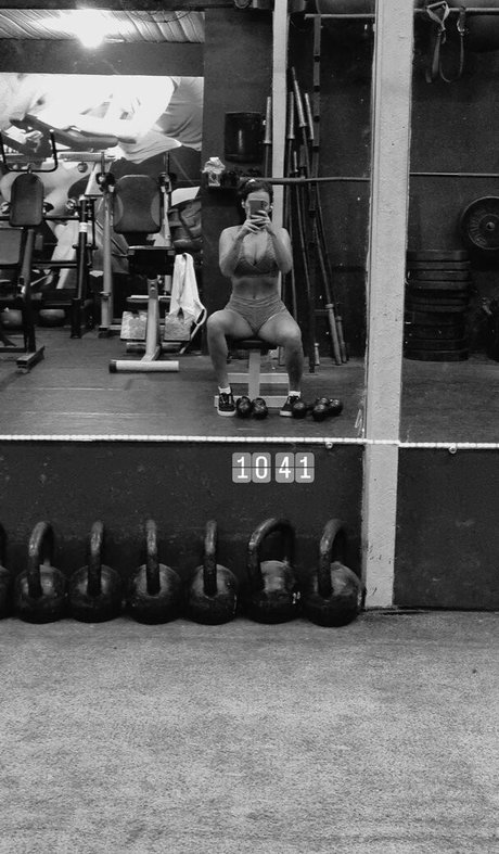 Juju Bellini pretty pornstar image