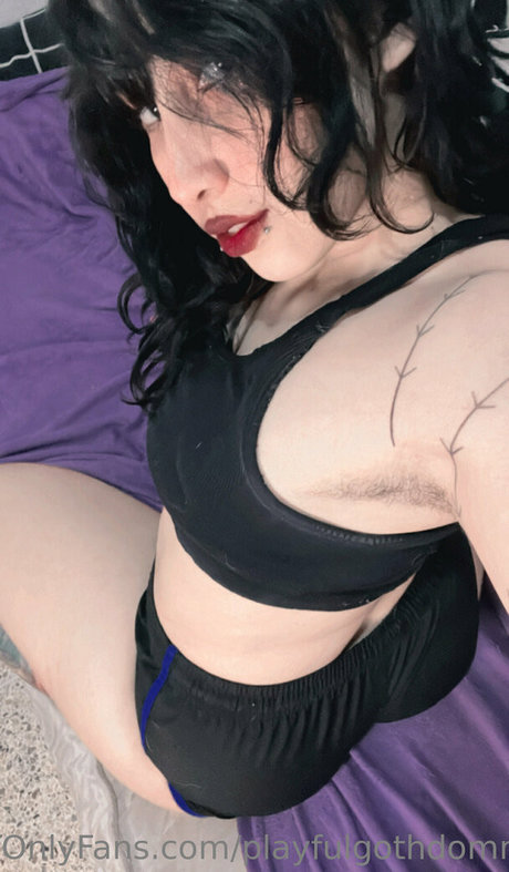 playfulgothdomme hot model image
