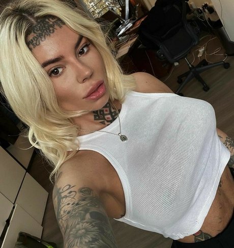 Ellis Cooper pretty model photos