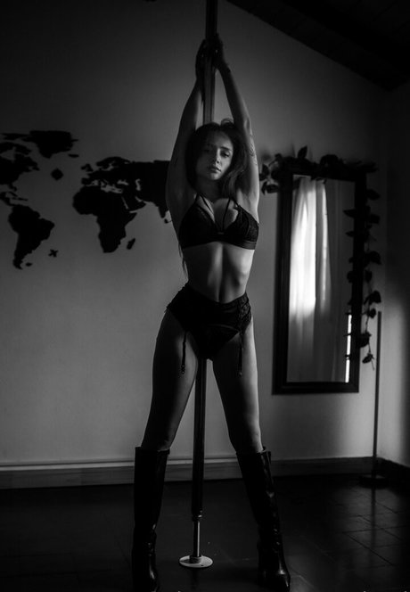 petite bbc onlyfans nude images