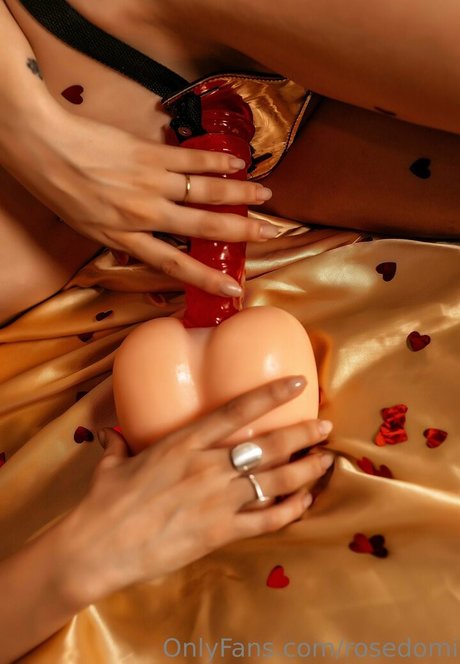 rosedomi model pretty pic