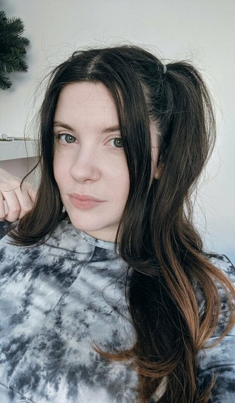 hairyhanny nude pornstar pic