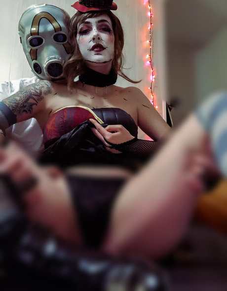 yoemilyreyfree sexy model pic