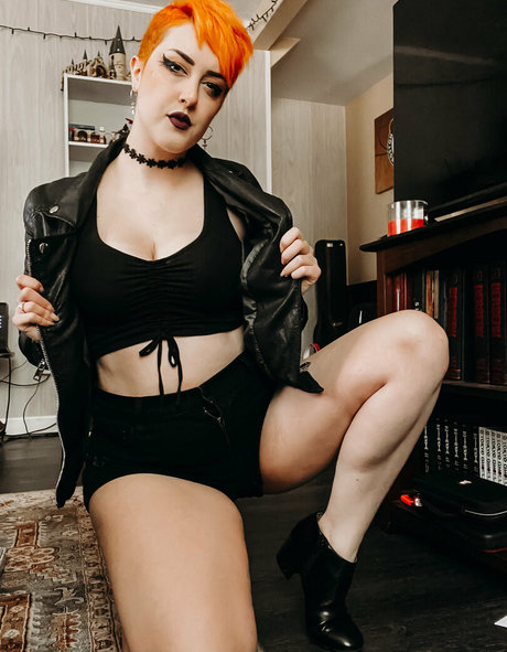 yoemilyreyfree erotic actress picture