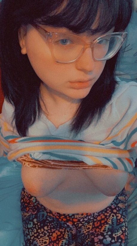 skylakat nudes model image