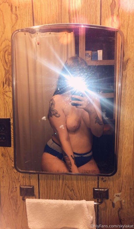 skylakat star pornographic photos