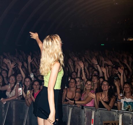 Maisie Peters sex pornstar image