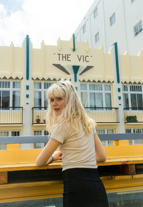 Maisie Peters star beautiful image