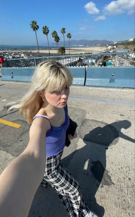 Maisie Peters exclusive model pic