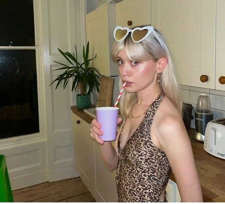 Maisie Peters Profile pic