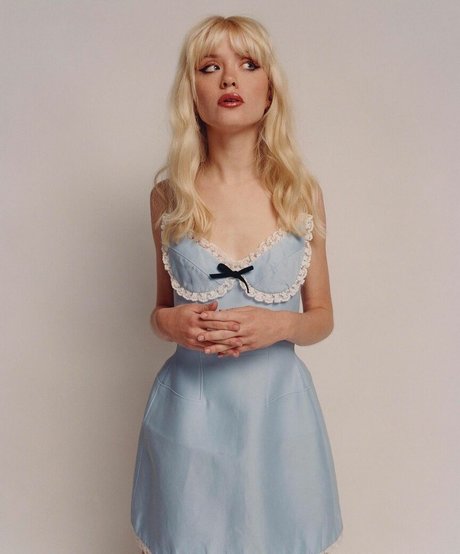 Maisie Peters star hot gallery