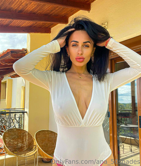 ana 50shades model hot pic