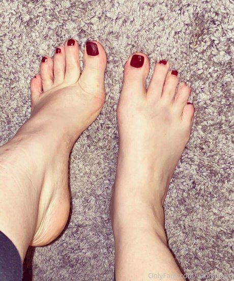 vannahrain nudes model img