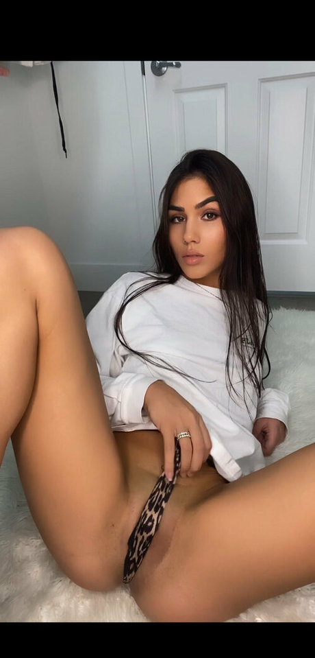 therosaliaxo star naked pics