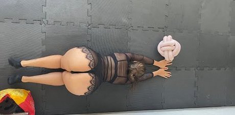 Bella Menezes hot pornstar pictures