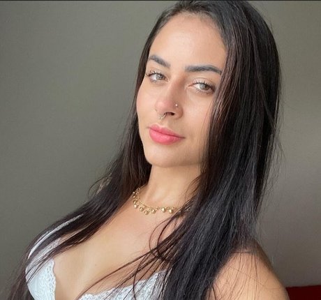 Bella Menezes star pornographic photos