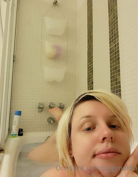 piggynukka model pretty pic