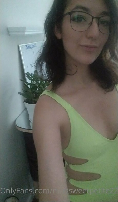 misssweetpetite22 beautiful actress img