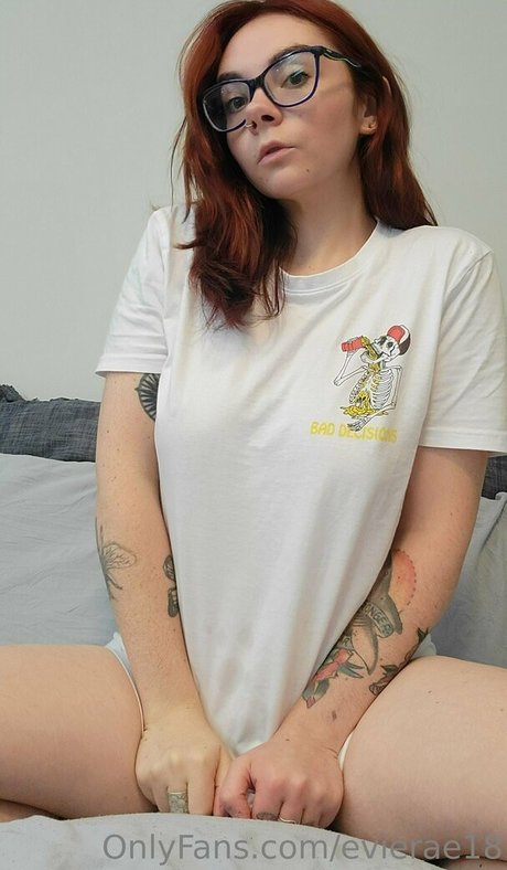 evierae18 model pornographic photos