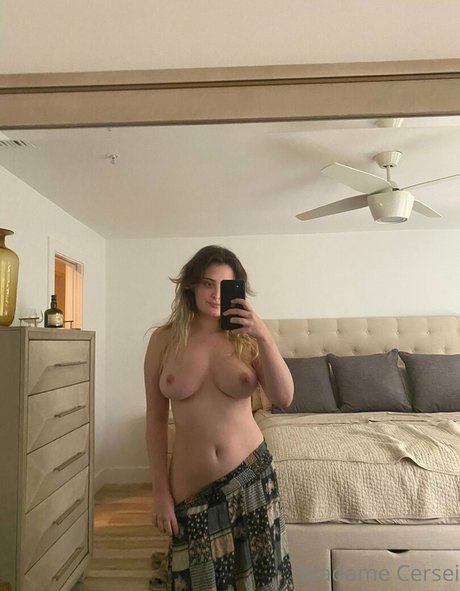 Madame Cersei model xxx galleries