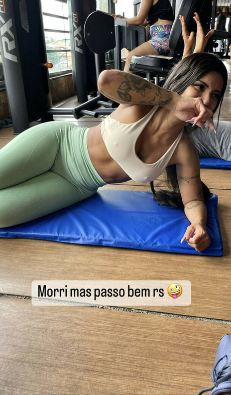 Aline Carvalho model erotic pics