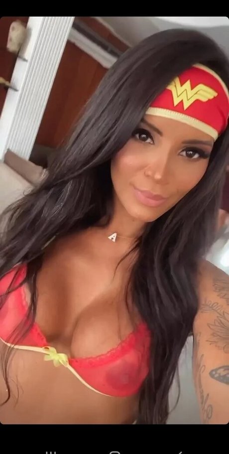 Aline Carvalho art star img