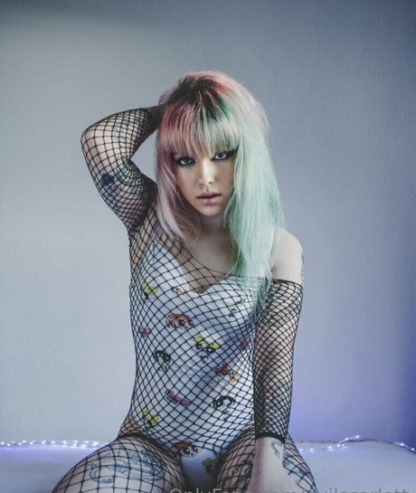 evilscarlett hot model gallery