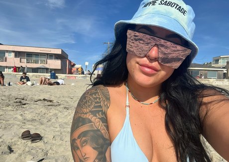 huge shemale onlyfans free nude pics