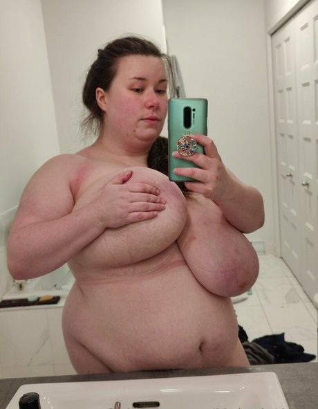 meloniekares pretty actress image