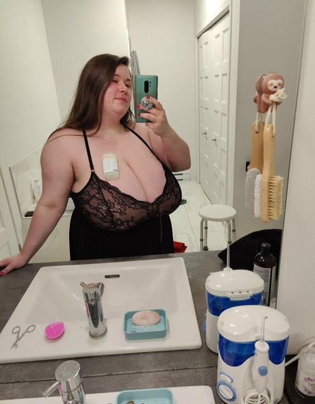 meloniekares erotic star pic