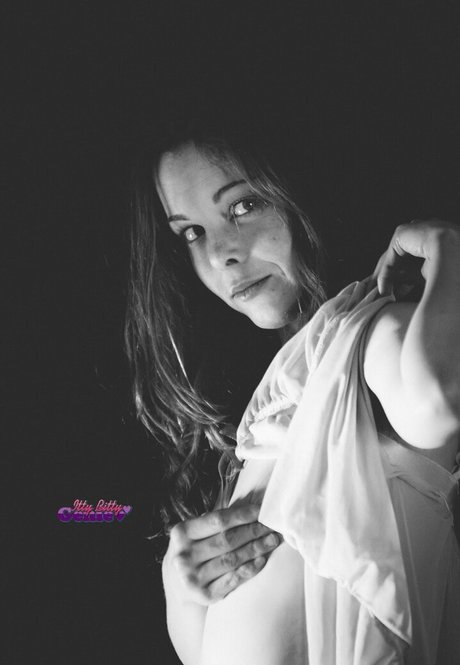 tinymorganteafree erotic model image