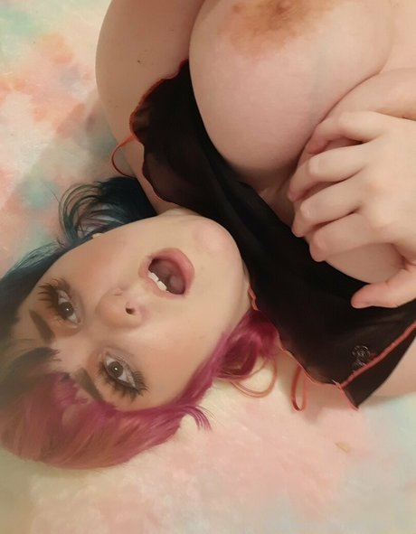 kitsucerise sexy pornstar pics