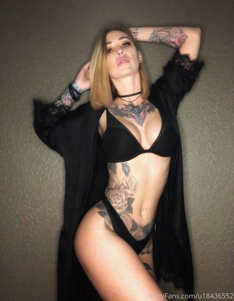 kleioxxx pornstar naked image