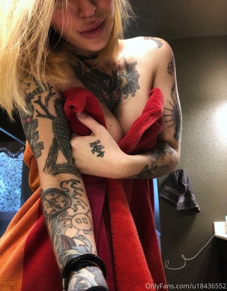 kleioxxx erotic pornstar photo