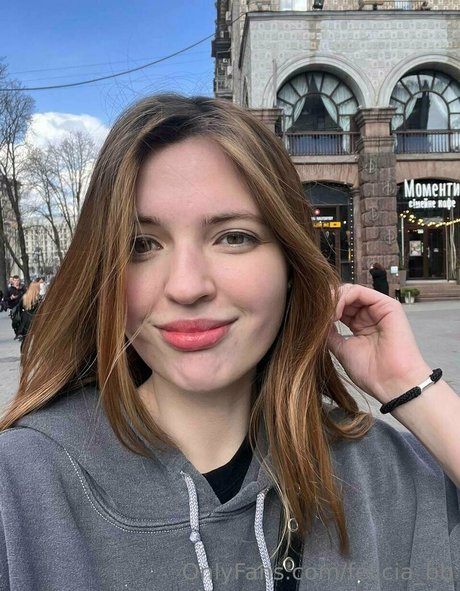 felicia baby model nude pic