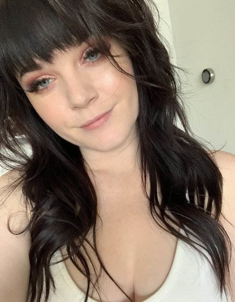 EmilyLynne model high quality picture