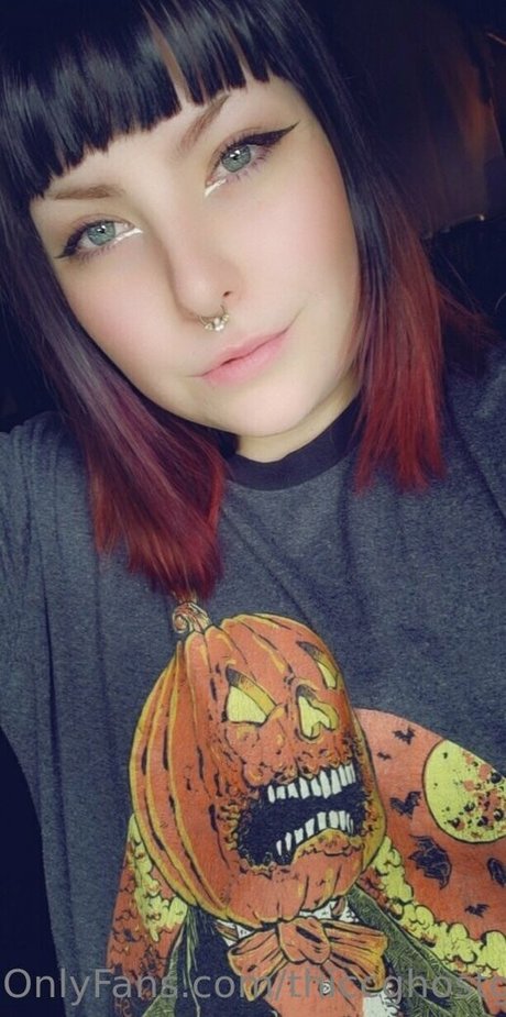 thiccghostgirl nude star image