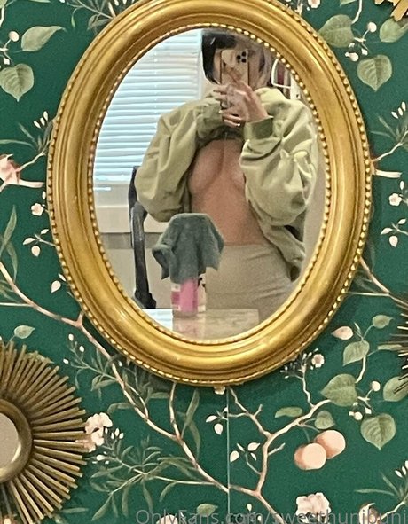 x cherrybxmb x pornographic star image