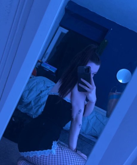 lesbian kissing onlyfans free nude gallery