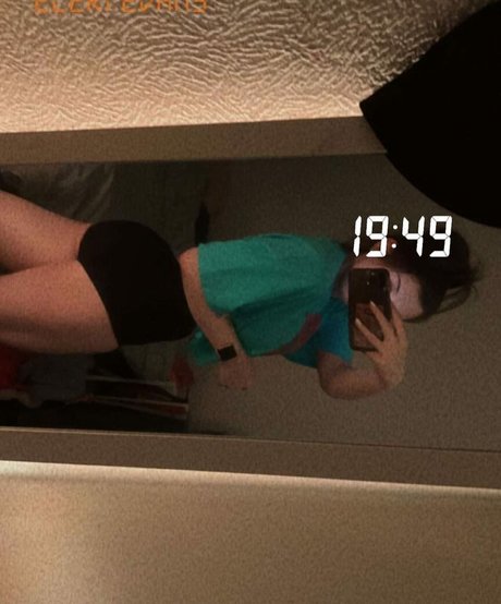 Eleri Evans free pornstar images