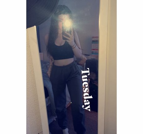 Eleri Evans pretty model photo